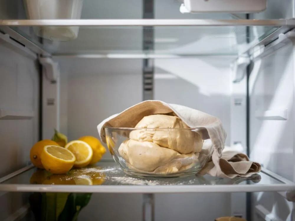 Jak długo ciasto na placki ziemniaczane przetrwa w lodówce? Unikaj błędów!