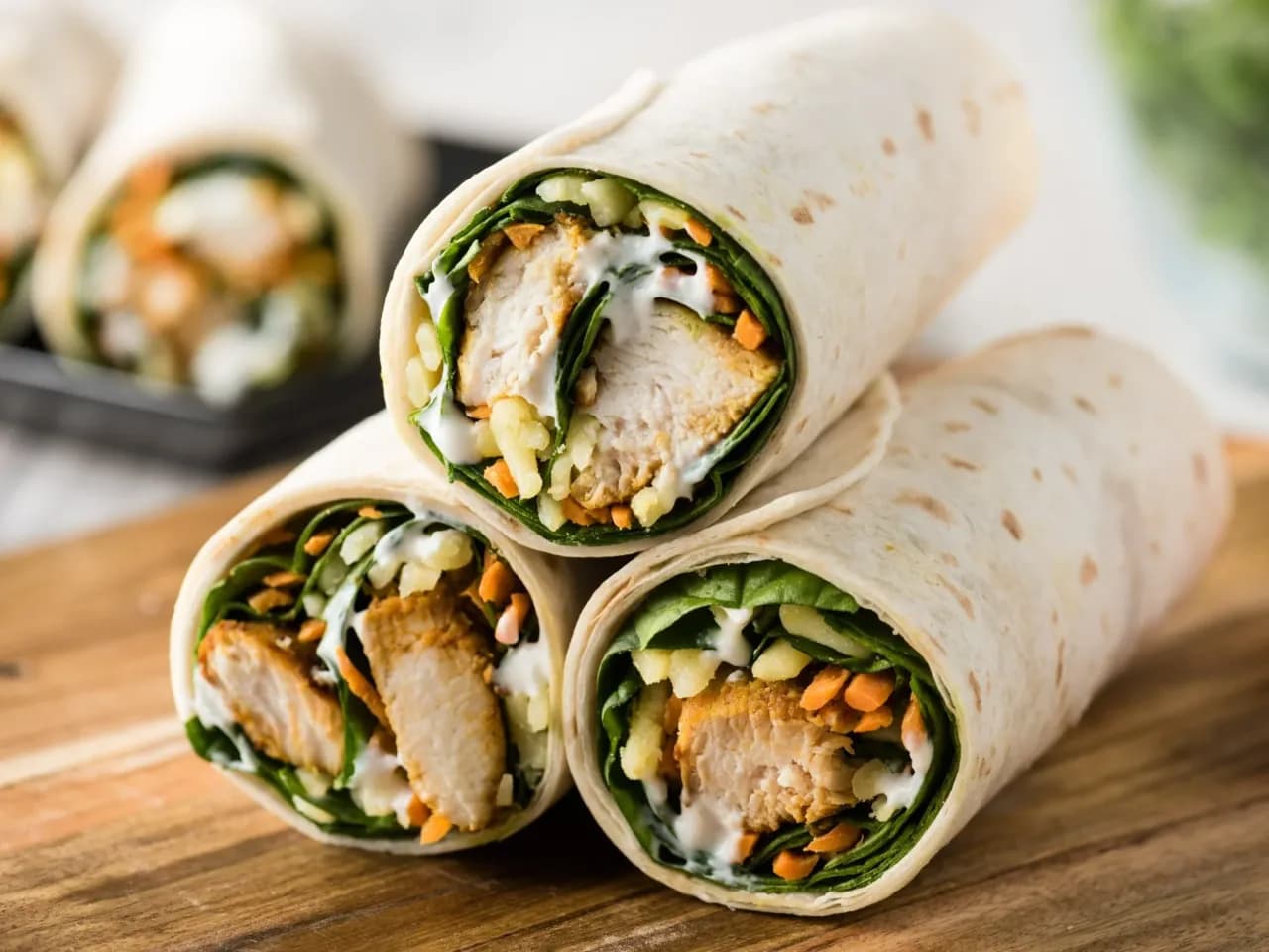 Tortille z gotowych placków w 5 minut. Łatwy sposób na pyszny posiłek