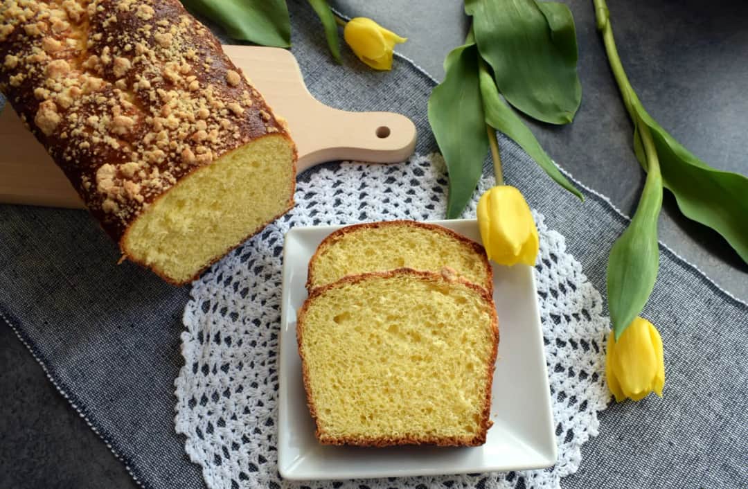 Jak długo piec placek drożdżowy? Idealny czas i temperatura